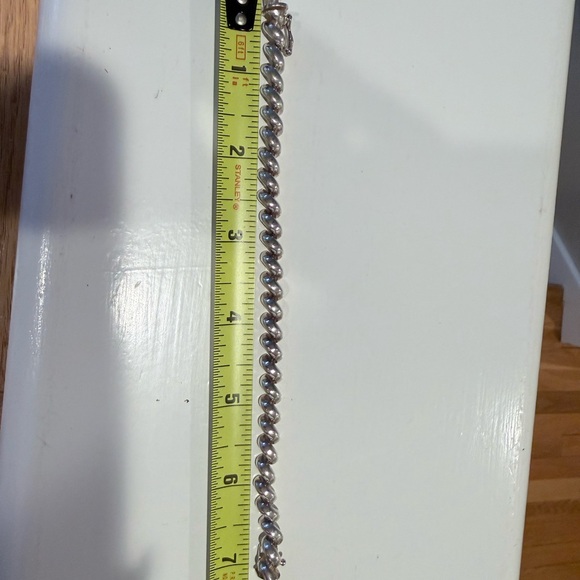 Elegant Silver Bracelet for Women - Picture 3 of 4